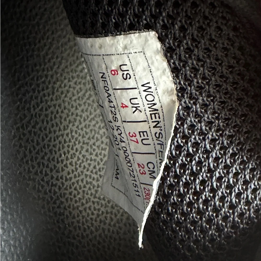The North Face slides - Size 6 - Picture 4 of 5